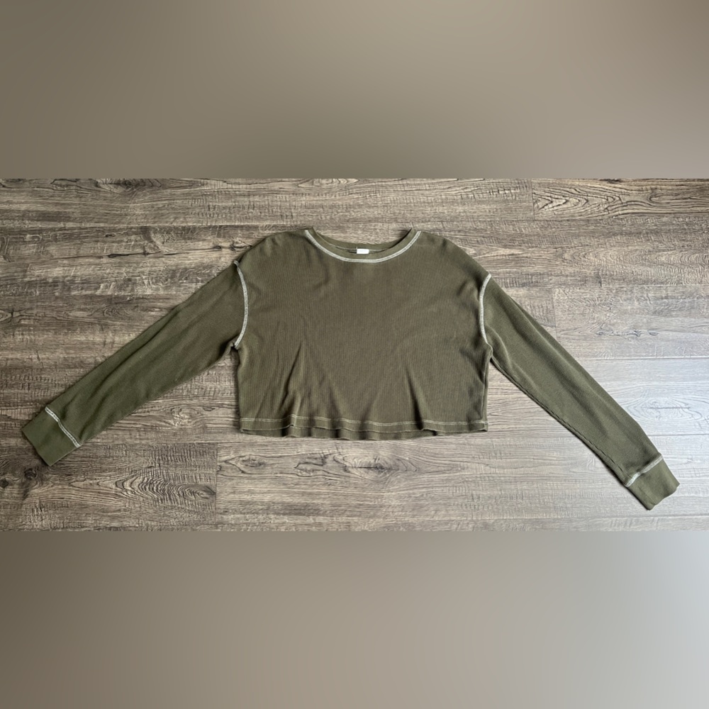 green long sleeve crop top!